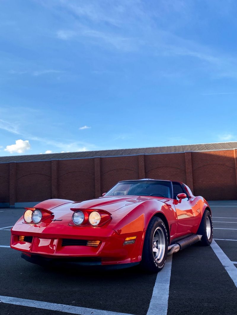 Chevrolet Corvette C3 1981 — Rouge, Side Pipes